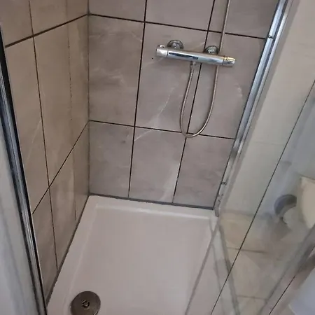 3 Bedrooms Semi-detached House,near Airport,nec *