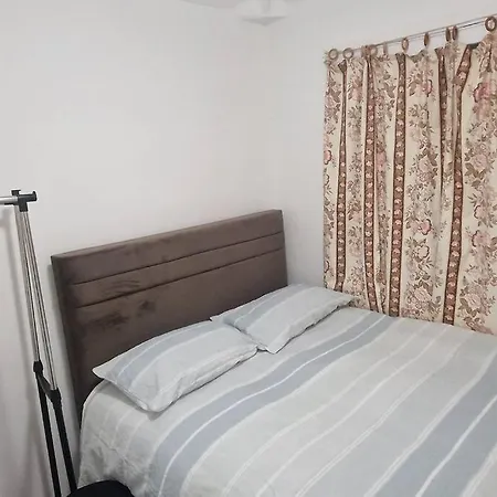 3 Bedrooms Semi-detached House,near Airport,nec *