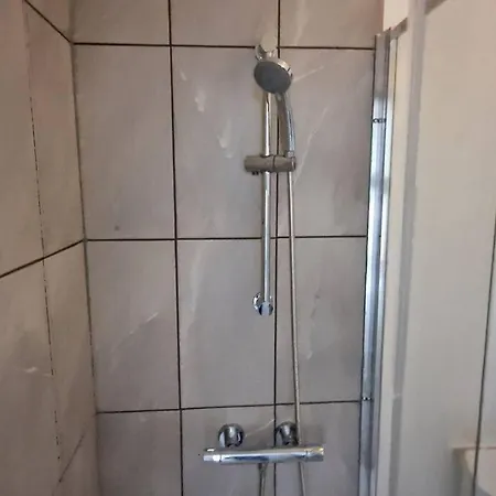 3 Bedrooms Semi-detached House,near Airport,nec
