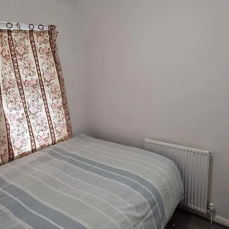 Διαμέρισμα 3 Bedrooms Semi-detached House,near Airport,nec Μπέρμιγχαμ