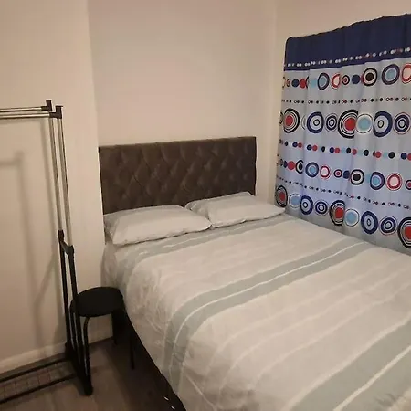 3 Bedrooms Semi-detached House,near Airport,nec
