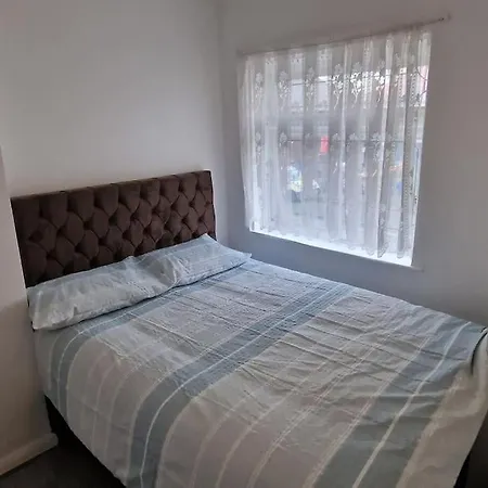 3 Bedrooms Semi-detached House,near Airport,nec Apartamento Birmingam