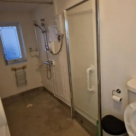 3 Bedrooms Semi-detached House,near Airport,nec Apartamento